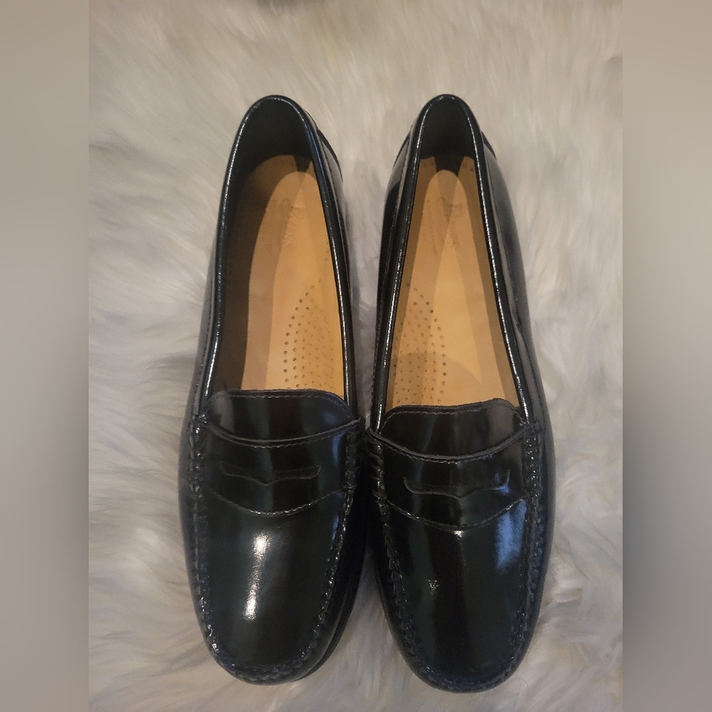 G.H. BASS WEEJUN DIANA LEATHER HAND CRAFTED PATENT PENNY LOAFERS